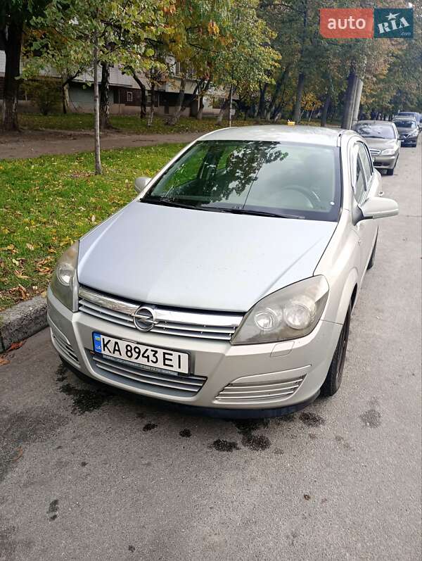 Хэтчбек Opel Astra 2006 в 