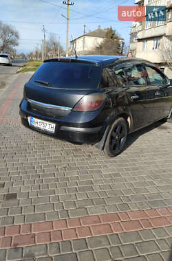Хэтчбек Opel Astra 2005 в 
