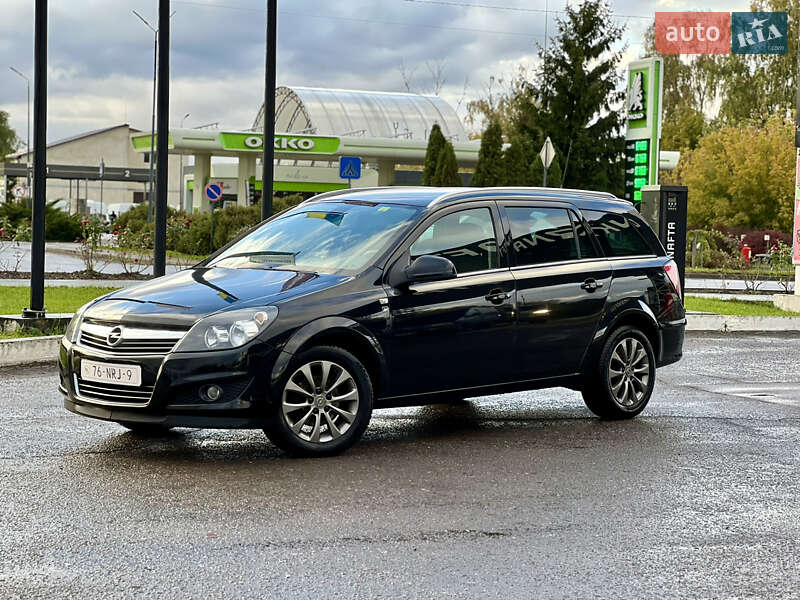 Универсал Opel Astra 2010 в Дубно