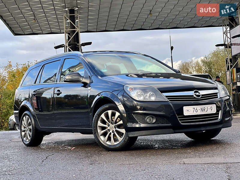 Универсал Opel Astra 2010 в Дубно