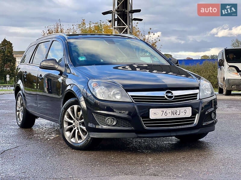 Универсал Opel Astra 2010 в Дубно