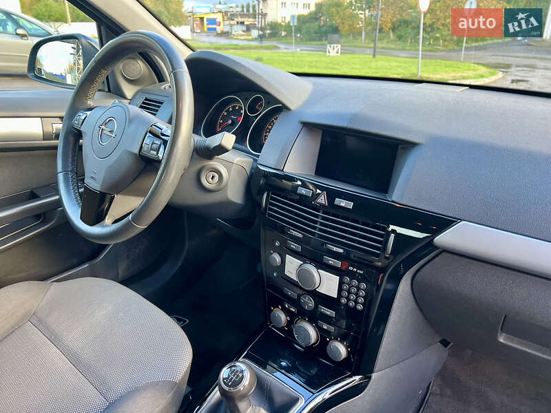 Универсал Opel Astra 2010 в Дубно