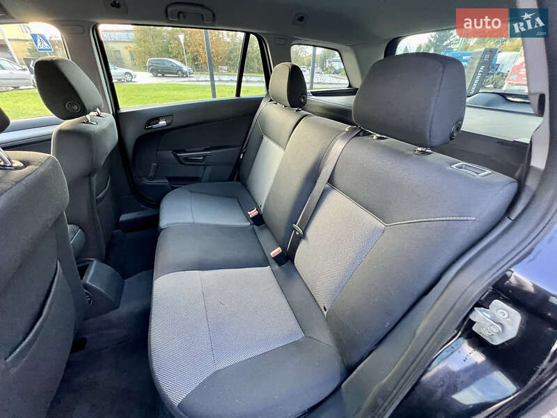 Универсал Opel Astra 2010 в Дубно