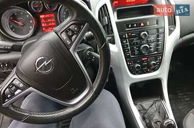 Универсал Opel Astra 2013 в 