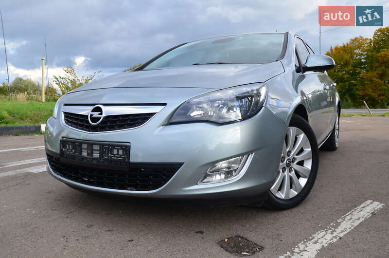 Хэтчбек Opel Astra 2012 в Дрогобыче