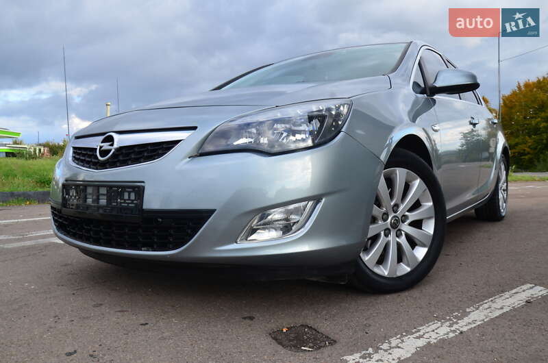Хэтчбек Opel Astra 2012 в Дрогобыче