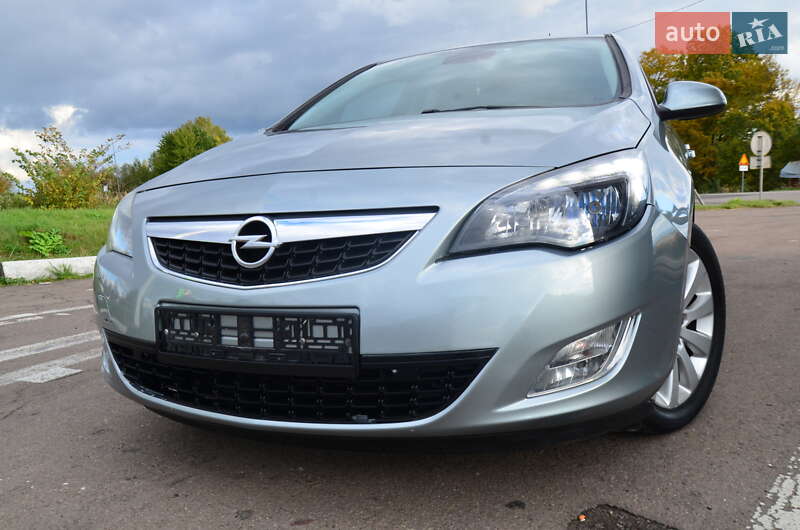Хэтчбек Opel Astra 2012 в Дрогобыче