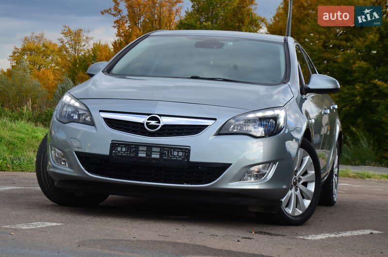 Хэтчбек Opel Astra 2012 в Дрогобыче