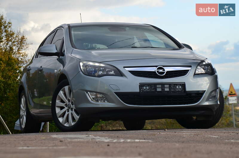 Opel Astra 2012