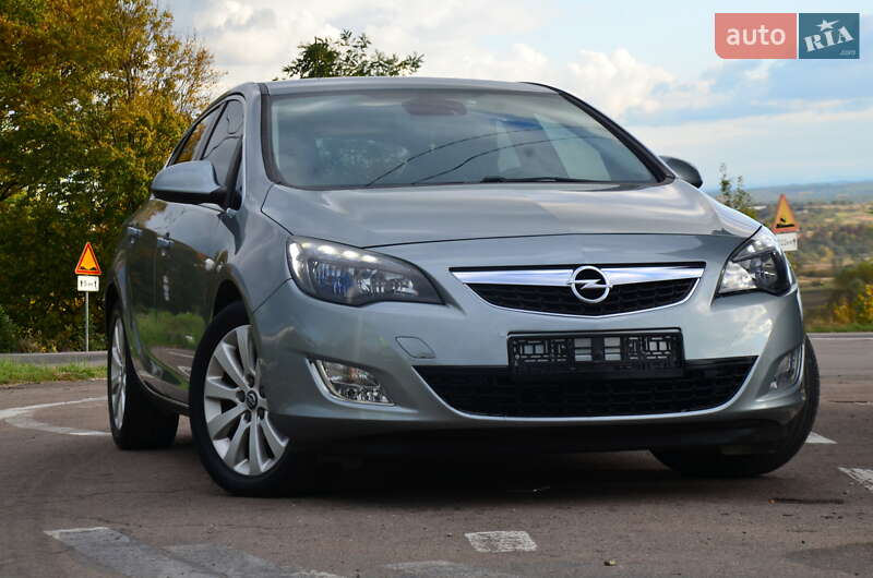 Хэтчбек Opel Astra 2012 в Дрогобыче