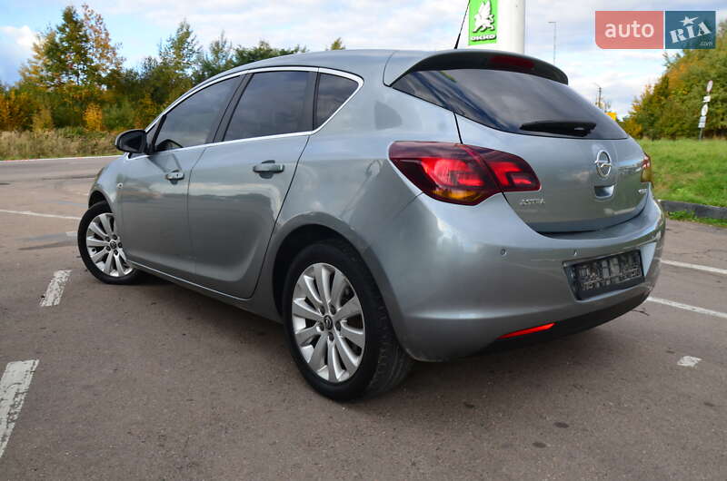 Хэтчбек Opel Astra 2012 в Дрогобыче