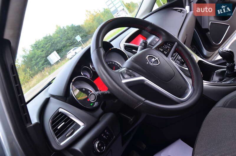 Хэтчбек Opel Astra 2012 в Дрогобыче