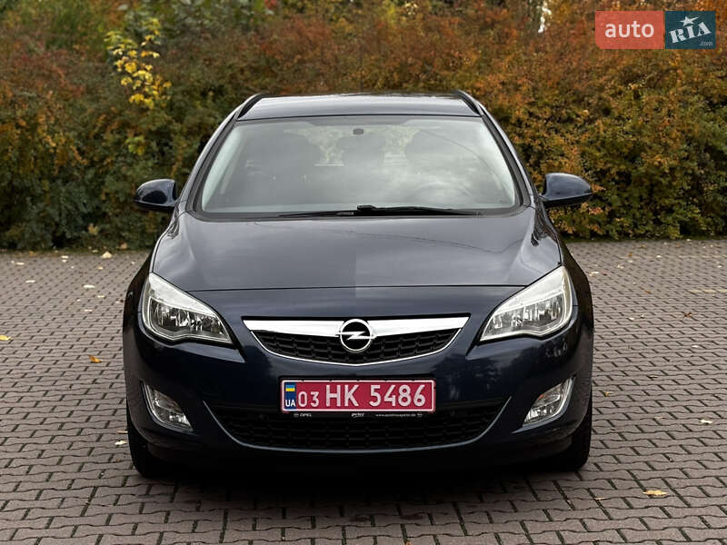 Универсал Opel Astra 2011 в Миргороде