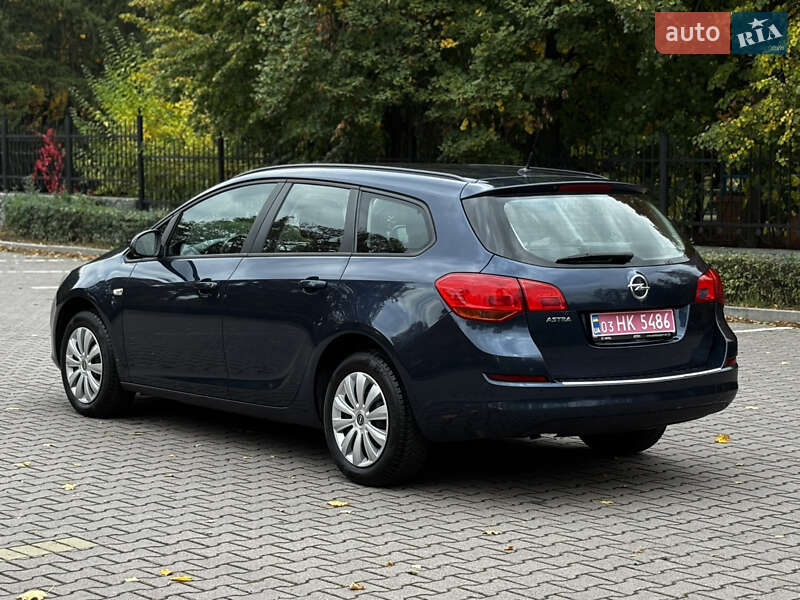 Универсал Opel Astra 2011 в Миргороде