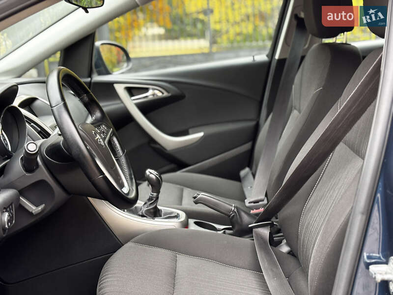 Универсал Opel Astra 2011 в Миргороде