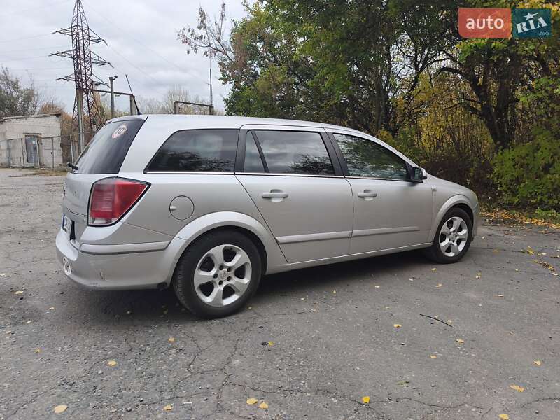 Універсал Opel Astra 2005 в  фото Універсал Opel Astra 2005 в
