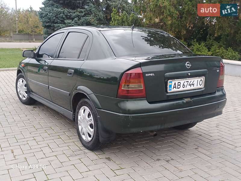 Седан Opel Astra 2002 в Новой Одессе