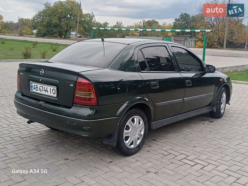 Седан Opel Astra 2002 в Новой Одессе