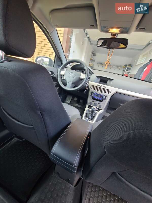 Седан Opel Astra 2008 в Луцьку фото 4 Седан Opel Astra 2008 в Луцьку