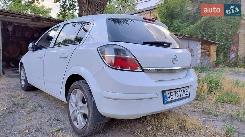 Хэтчбек Opel Astra 2013 в Днепре фото 2 Хэтчбек Opel Astra 2013 в Днепре