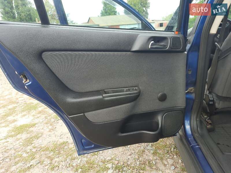 Седан Opel Astra 2005 в Путивле