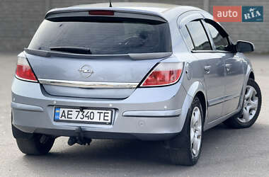 Хэтчбек Opel Astra 2007 в 