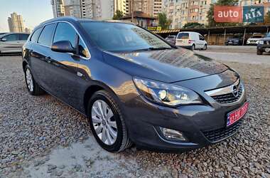 Универсал Opel Astra 2012 в 
