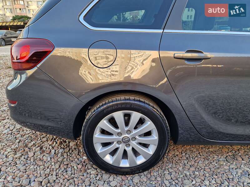 Універсал Opel Astra 2012 в Києві