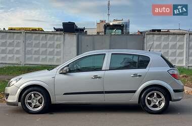 Хэтчбек Opel Astra 2006 в 