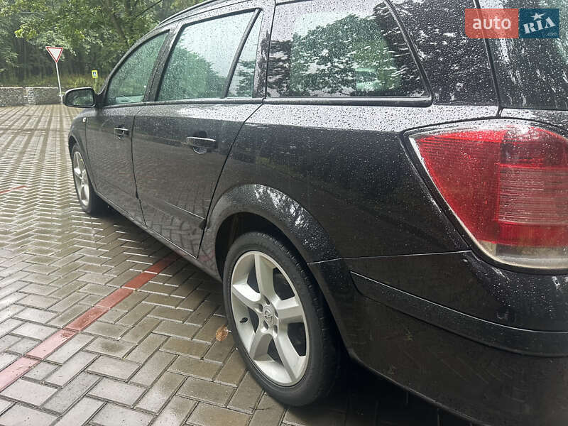 Універсал Opel Astra 2008 в Луцьку