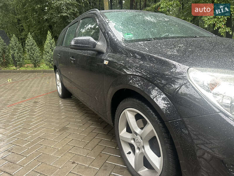 Універсал Opel Astra 2008 в Луцьку