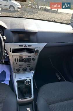 Универсал Opel Astra 2010 в 