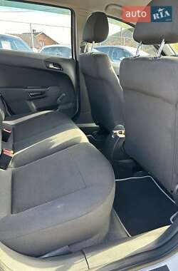 Универсал Opel Astra 2010 в 