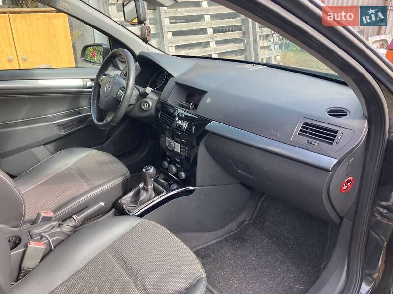 Універсал Opel Astra 2009 в Полтаві