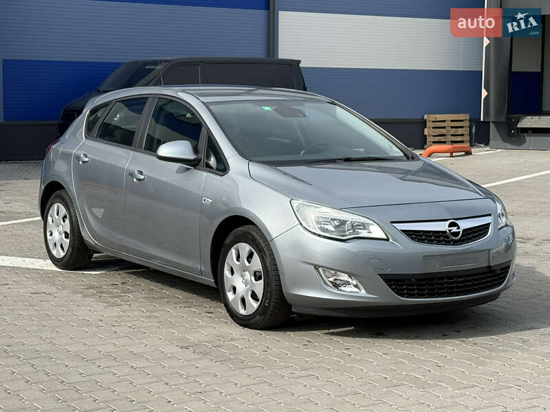 Хетчбек Opel Astra 2011 в Рівному