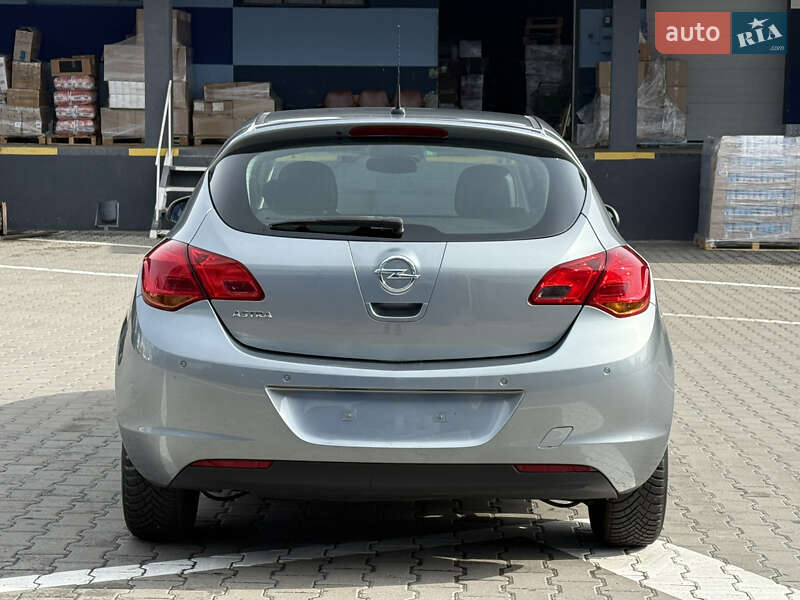 Хетчбек Opel Astra 2011 в Рівному
