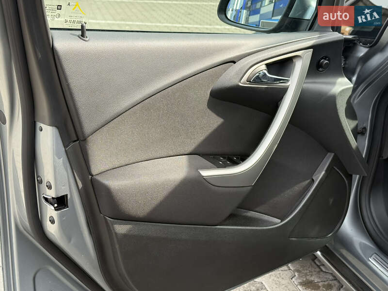 Хетчбек Opel Astra 2011 в Рівному
