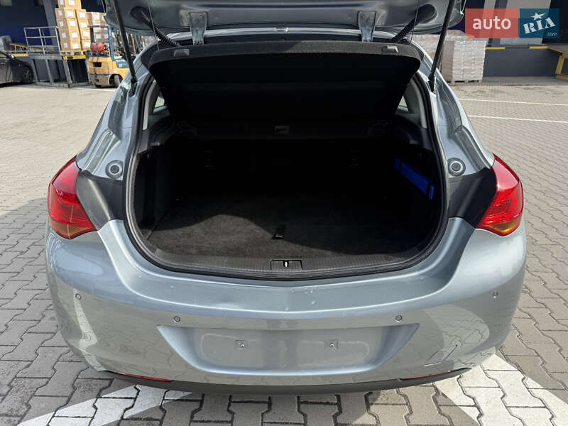 Хетчбек Opel Astra 2011 в Рівному