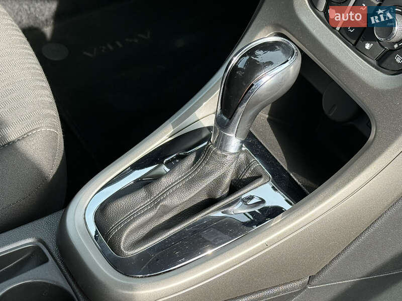 Хетчбек Opel Astra 2011 в Рівному