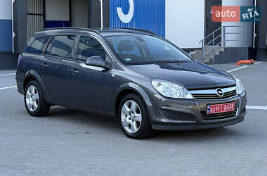 Универсал Opel Astra 2010 в Ровно