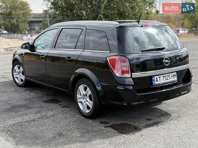 Универсал Opel Astra 2010 в Косове