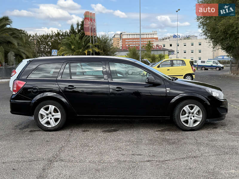 Универсал Opel Astra 2010 в Косове