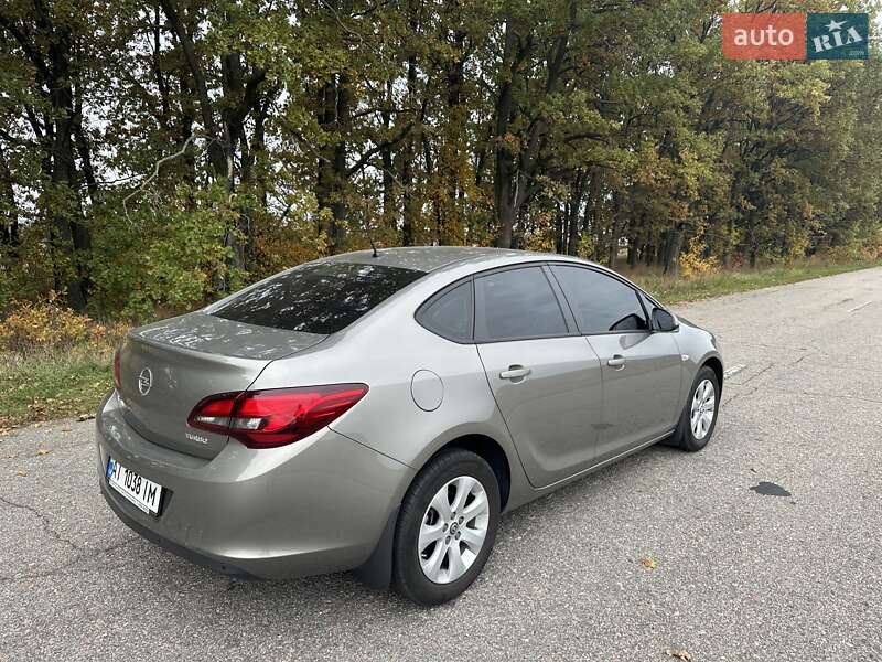 Седан Opel Astra 2015 в Ржищеве фото 6 Седан Opel Astra 2015 в Ржищеве