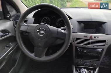Хетчбек Opel Astra 2006 в 