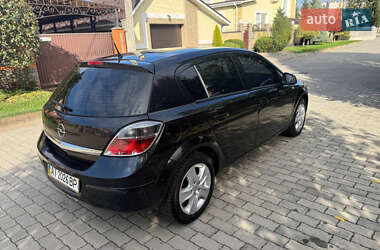Хэтчбек Opel Astra 2012 в 