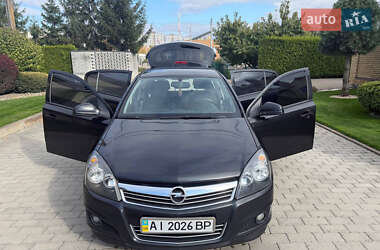 Хэтчбек Opel Astra 2012 в 