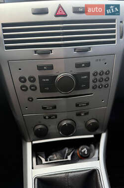 Хэтчбек Opel Astra 2012 в 