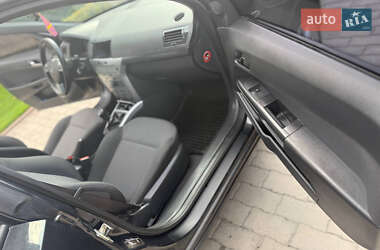 Хэтчбек Opel Astra 2012 в 