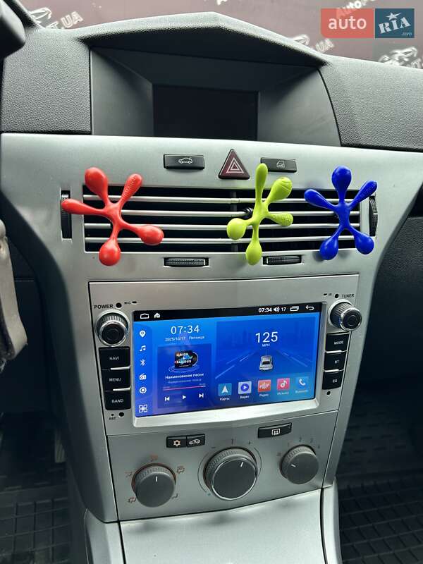 Седан Opel Astra 2013 в Сумах