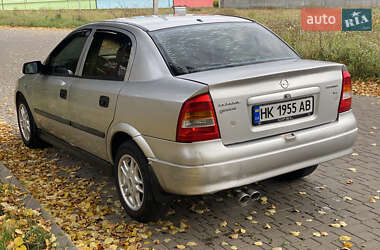 Седан Opel Astra 2005 в 